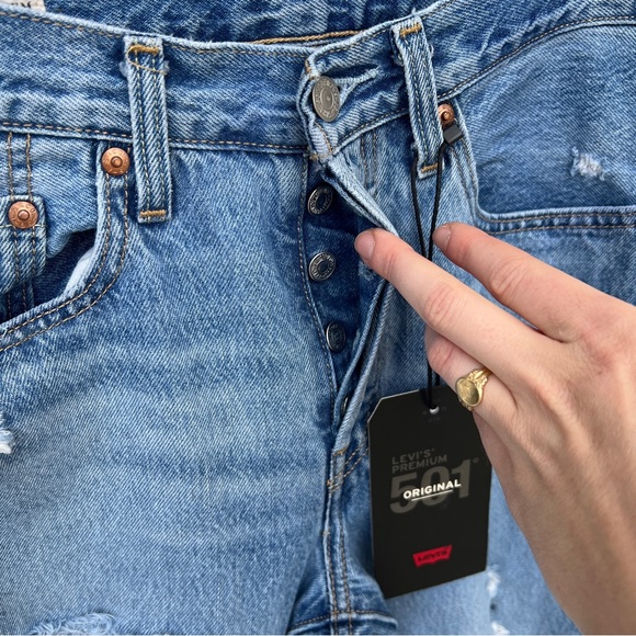 NWT Levi’s 501 High-Rise Distressed Jeans - Picture 6 of 9